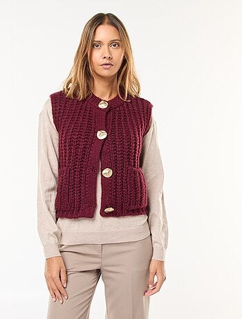Gilet smanicato con apertura a grandi bottoni martellati