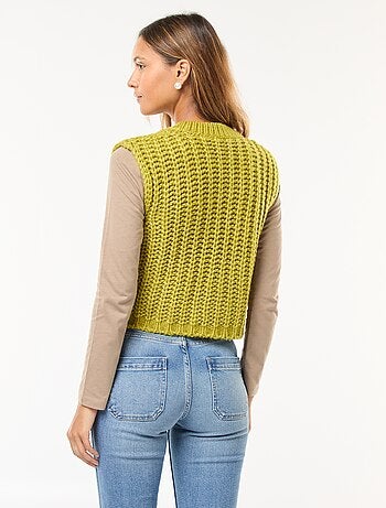 Gilet smanicato con apertura a grandi bottoni martellati