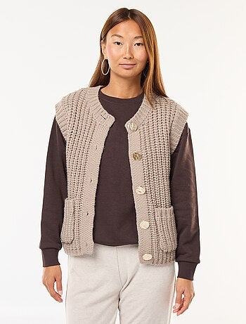 Gilet smanicato con apertura abbottonata