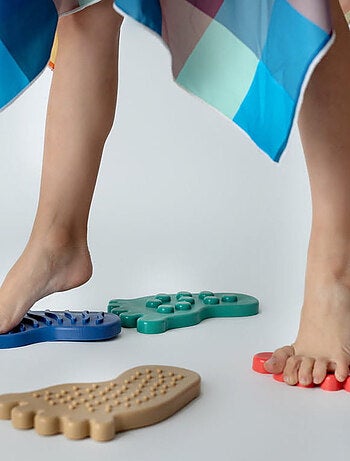 Gioco del percorso sensoriale montessori – mani e piedi | SEVIRA KIDS