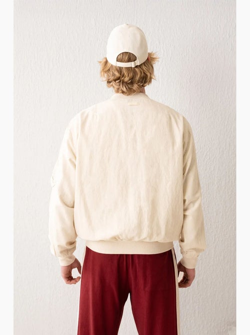 Giubbotto bomber in cotone con zip e tasca giesto - Kiabi Giubbotto bomber in cotone con zip e tasca giesto - Kiabi