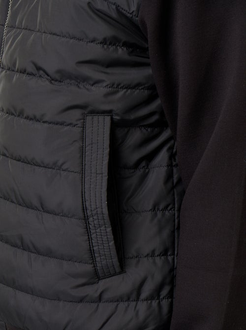 Giubbotto con cappuccio e zip in due materiali - Kiabi Giubbotto con cappuccio e zip in due materiali - Kiabi
