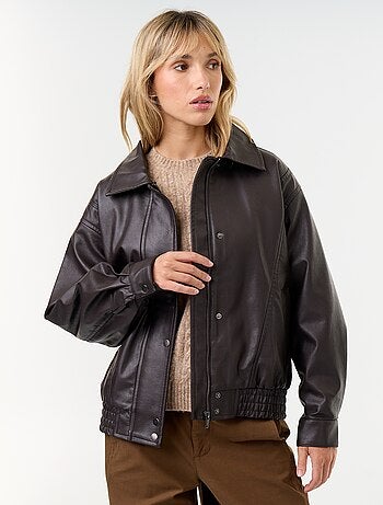 Giubbotto in similpelle oversize con collo in pelliccia rimovibile