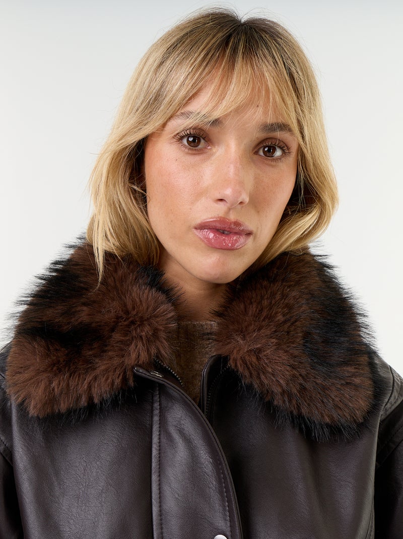 Giubbotto in similpelle oversize con collo in pelliccia rimovibile Marrone - Kiabi