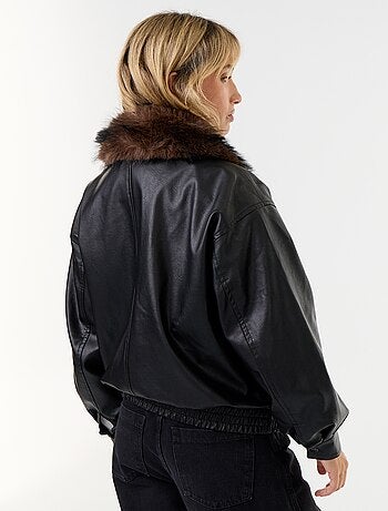 Giubbotto in similpelle oversize con collo in pelliccia rimovibile
