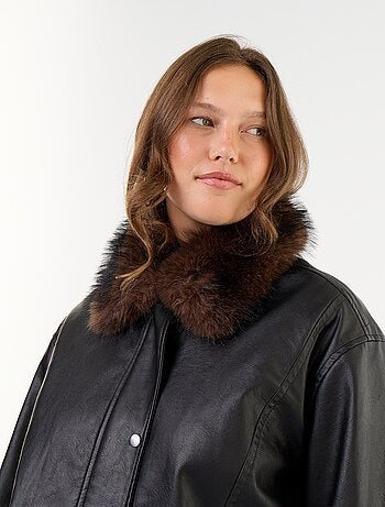 Giubbotto oversize in similpelle con collo in pelliccia sintetica rimovibile