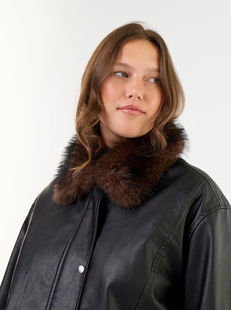 Giubbotto oversize in similpelle con collo in pelliccia sintetica rimovibile Nero - Kiabi