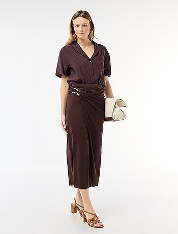 Gonna lunga con fibbia dorata in vita