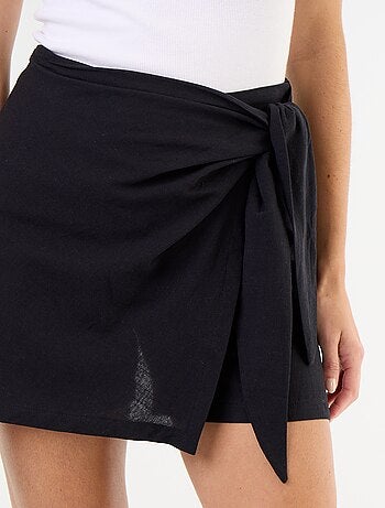 Gonna pantaloncino leggera con cintura da annodare