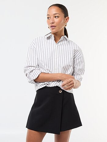 Gonna pantalone asimmetrica con bottone dorato