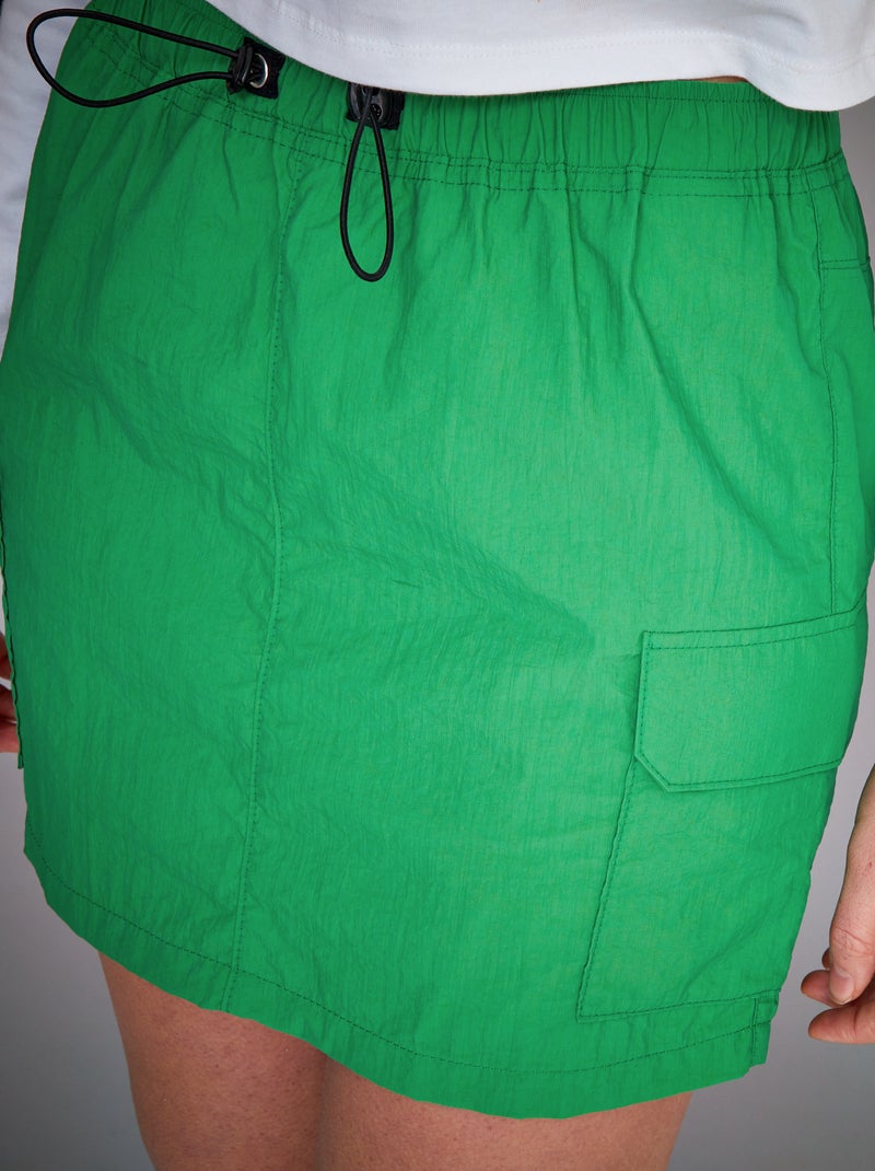 Gonna tinta unita in tela parachute VERDE - Kiabi