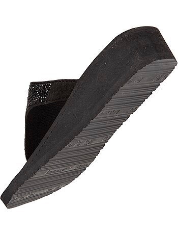 Infradito con tacco di 4 cm, tomaia larga e con perline isotoner