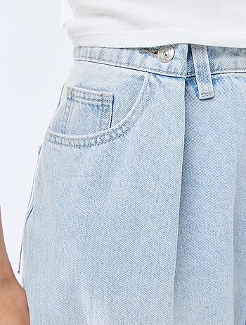 Jeans a gamba larga a vita alta