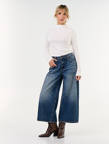 Jeans a gamba larga a vita alta