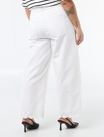 Jeans a gamba larga a vita alta con tasche applicate davanti e dietro