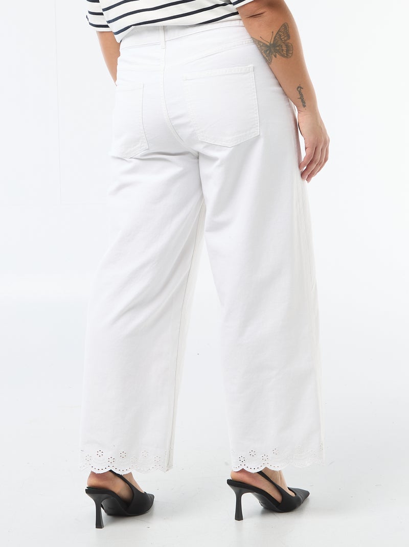 Jeans a gamba larga a vita alta con tasche applicate davanti e dietro Bianco - Kiabi