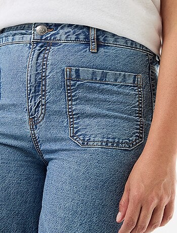 Jeans a gamba larga a vita alta con tasche applicate davanti e dietro