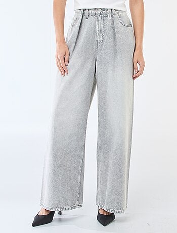 Jeans a gamba larga a vita alta