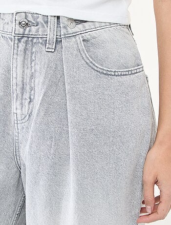 Jeans a gamba larga a vita alta