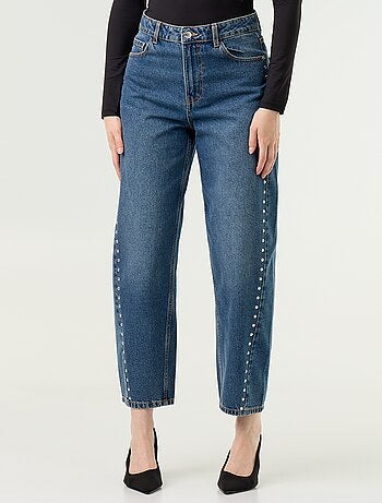 Jeans a gamba larga con borchie fantasiose