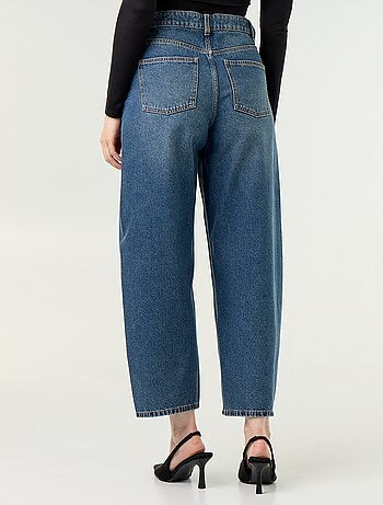 Jeans a gamba larga con borchie fantasiose