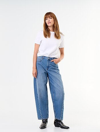 Jeans a gamba larga con borchie fantasiose