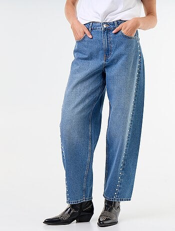 Jeans a gamba larga con borchie fantasiose