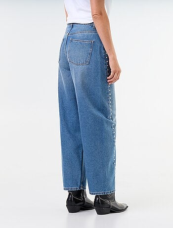 Jeans a gamba larga con borchie fantasiose