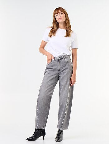Jeans a gamba larga con borchie fantasiose