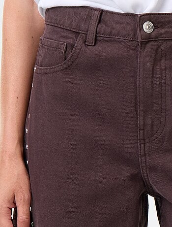 Jeans a gamba larga con borchie fantasiose