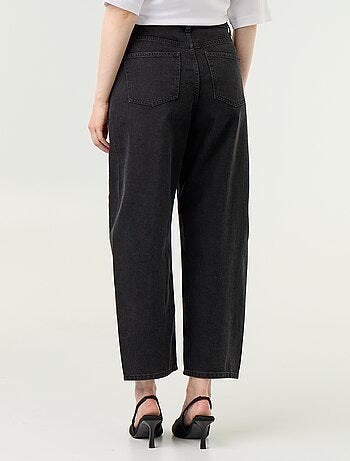 Jeans a gamba larga con borchie fantasiose