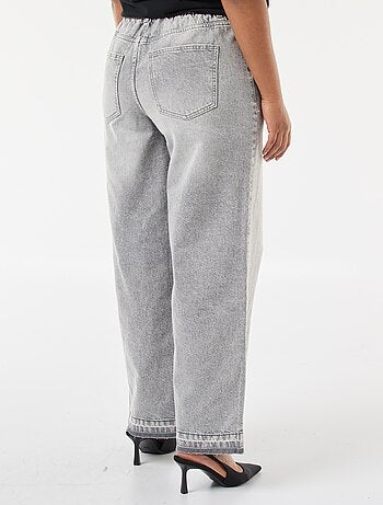 Jeans a gamba larga con orli grezzi