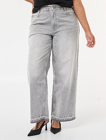 Jeans a gamba larga con orli grezzi
