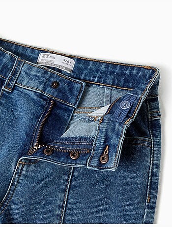 Jeans a gamba larga con orli sfrangiati