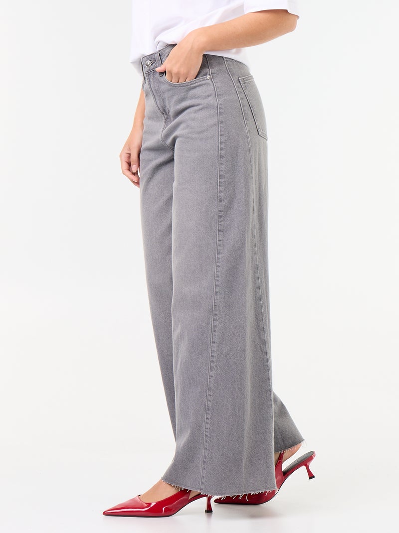 Jeans a gamba larga con orlo a taglio vivo Grigio - Kiabi