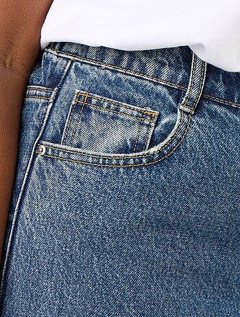 Jeans a gamba larga con risvolto alla base