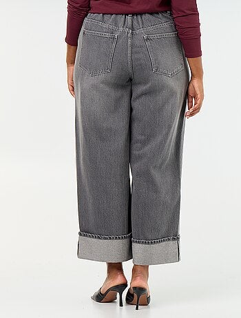 Jeans a gamba larga con risvolto alla base