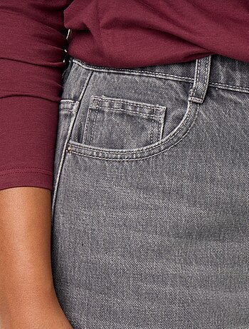 Jeans a gamba larga con risvolto alla base