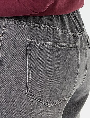 Jeans a gamba larga con risvolto alla base