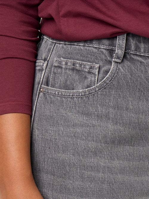 Jeans a gamba larga con risvolto alla base - Kiabi Jeans a gamba larga con risvolto alla base - Kiabi