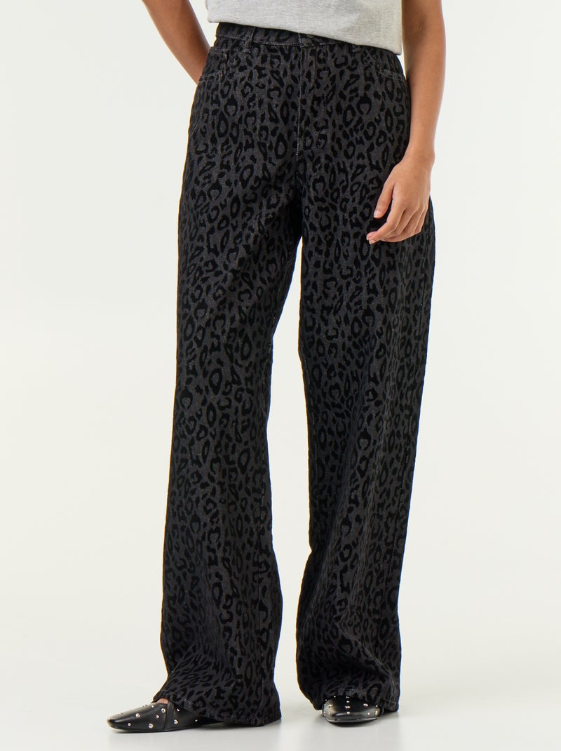 Jeans a gamba larga con stampa leopardata Nero - Kiabi