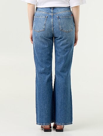 Jeans a vita alta taglio flare con ricami a 'cuori'