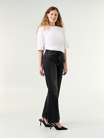 Jeans a vita alta taglio flare con ricami a 'cuori'