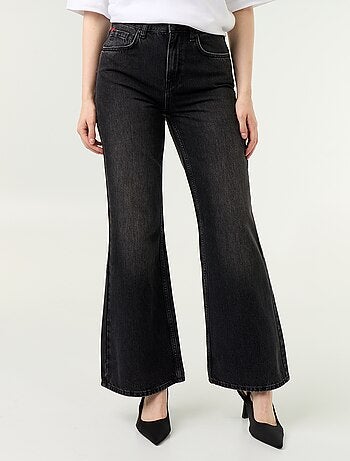 Jeans a vita alta taglio flare con ricami a 'cuori'