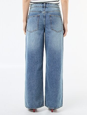 Jeans ampi con doppia apertura abbottonata