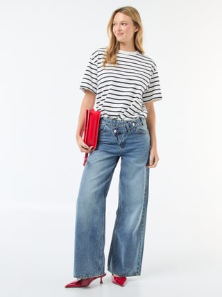 Jeans ampi con doppia apertura abbottonata