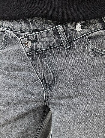 Jeans ampi con doppia apertura abbottonata