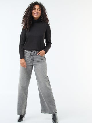 Jeans ampi con doppia apertura abbottonata