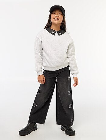 Jeans ampi con fiocchi di neve in strass