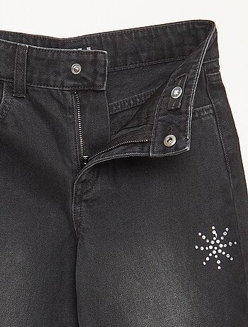 Jeans ampi con fiocchi di neve in strass